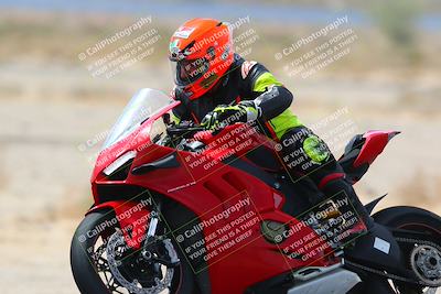 media/Apr-10-2022-SoCal Trackdays (Sun) [[f104b12566]]/Turn 2 (1135am)/